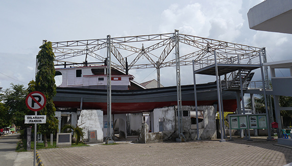 2014-Aceh-fishing-boat-572x326