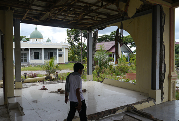 2014-Aceh-wrecked-home-572x388